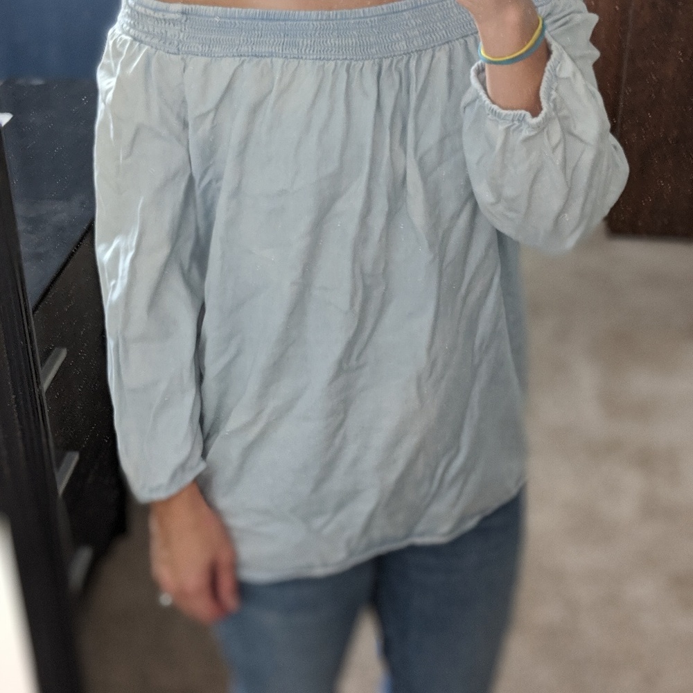 Off-the-shoulder top